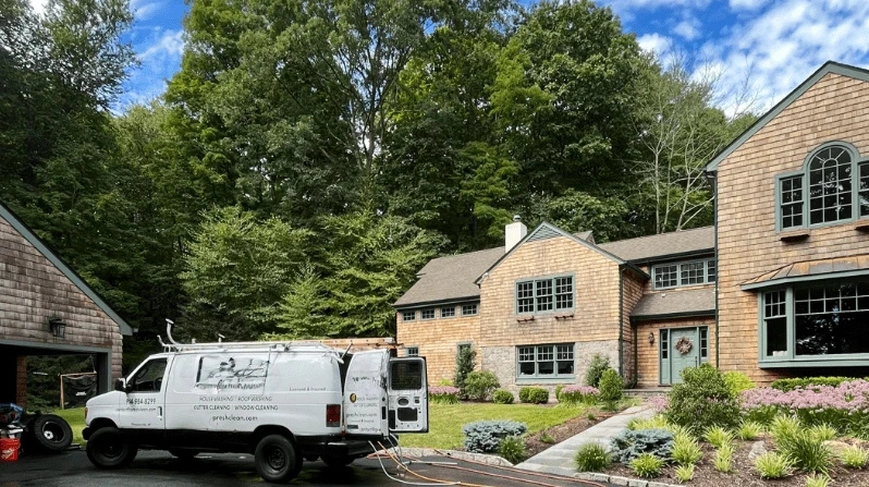 Wadsworth Power Washing power washing crew working in Akron, OH
